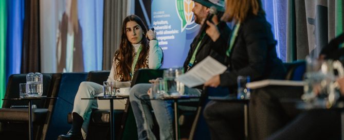 (Colloque ABSA – WFO delegate Agustina Diaz Valdez, a young farmer and former president of the Ateneo Sociedad Rural Argentina, at the Round Table "The Voice of Agriculture" – Photo credit: ©Université Laval/ Dany Vachon)