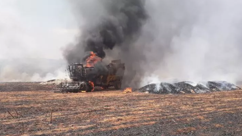 Fire on a neighbour farm – photo of Rafael Riedel 